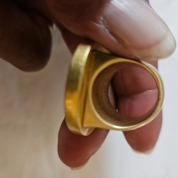 Vintage Art Deco Medallion Thick Goldtone Statement Ring Size 6 - Picture 4 of 5